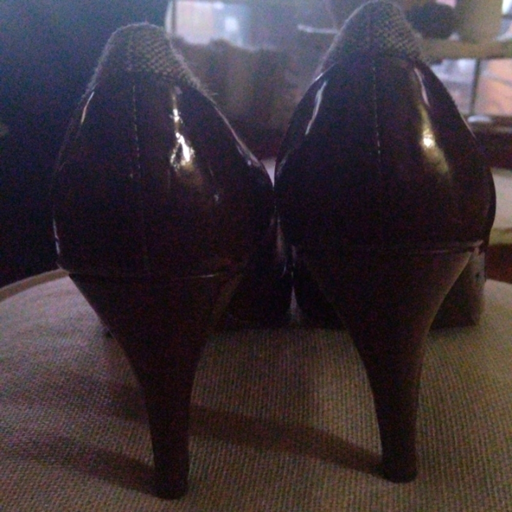 Ladies Shoes - Picture 2 of 11